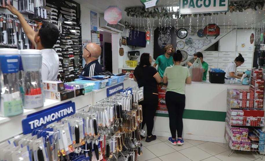 Comércio do Paraná cresce 3,4% de janeiro a agosto de 2026, o dobro da média nacional