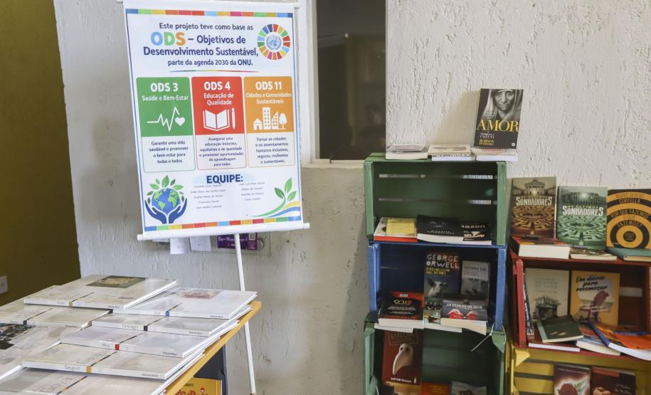Rua da Cidadania do Cajuru ganha nova biblioteca organizada por alunos da Universidade Aberta à Pessoa Idosa (Unapi), como parte do Trabalho de Conclusão de Curso (TCC)