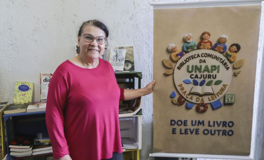 Rua da Cidadania do Cajuru ganha nova biblioteca organizada por alunos da Universidade Aberta à Pessoa Idosa (Unapi), como parte do Trabalho de Conclusão de Curso (TCC)
