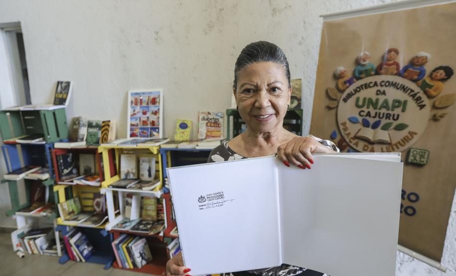 Rua da Cidadania do Cajuru ganha nova biblioteca organizada por alunos da Universidade Aberta à Pessoa Idosa (Unapi), como parte do Trabalho de Conclusão de Curso (TCC)