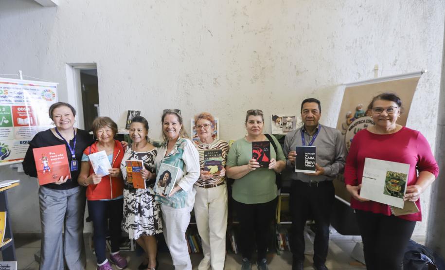 Rua da Cidadania do Cajuru ganha nova biblioteca organizada por alunos da Universidade Aberta à Pessoa Idosa (Unapi), como parte do Trabalho de Conclusão de Curso (TCC)