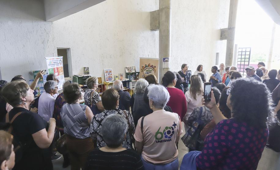 Rua da Cidadania do Cajuru ganha nova biblioteca organizada por alunos da Universidade Aberta à Pessoa Idosa (Unapi), como parte do Trabalho de Conclusão de Curso (TCC)