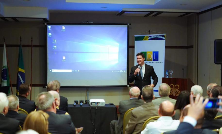 Estado quer se tornar liderança nacional e na América do Sul O chefe da Casa Civil, Guto Silva, apresentou as ações e os resultados do governo em 100 dias de gestão e falou sobre os planos de longo prazo para o Estado em palestra para empresários e lideranças.