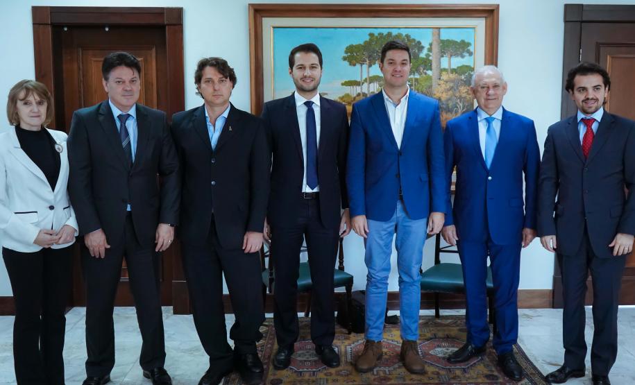 Governo e bancada do Sudoeste debatem recuperação da PR 280 A principal rodovia da região precisa de obras urgentes e vai constar do pacote de investimentos em projetos de infraestrutura que será anunciado pelo governador.